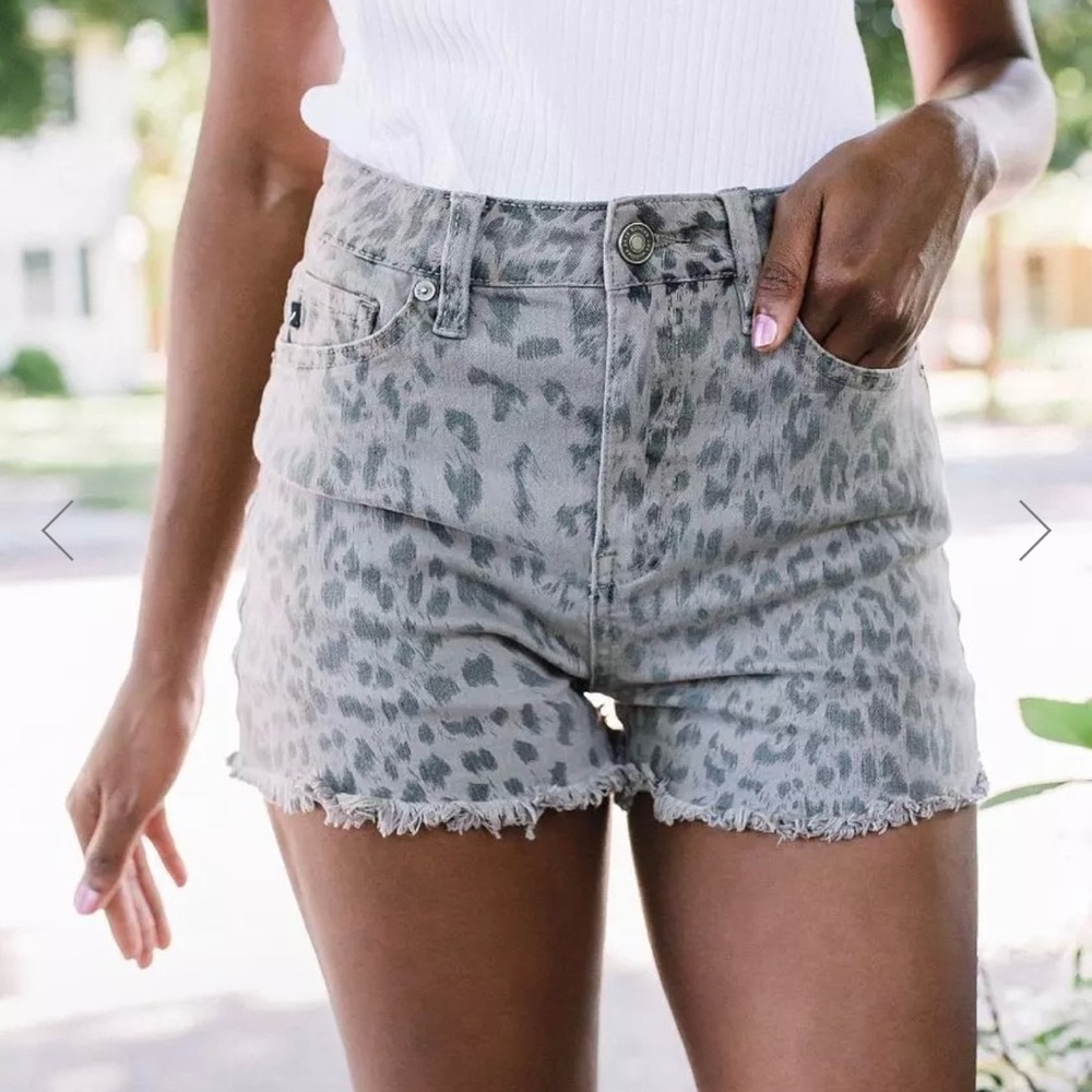 (NWT) KANCAN High Rise Leopard print shorts, Size SMALL